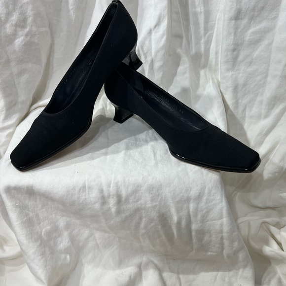 Stuart Weitzman Women's Square Toe Low Heel Classic Pumps Black... - Picture 4 of 16